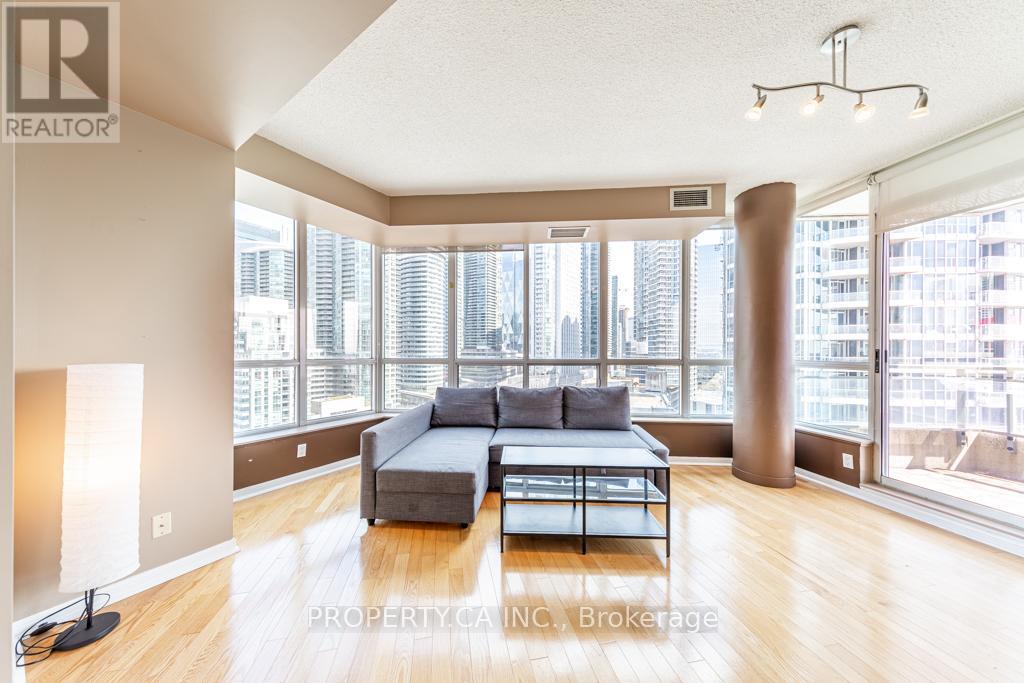 1602 - 228 QUEENS QUAY W