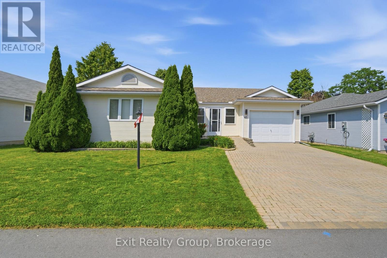 45 HERITAGE DRIVE, Prince Edward County (Wellington Ward)