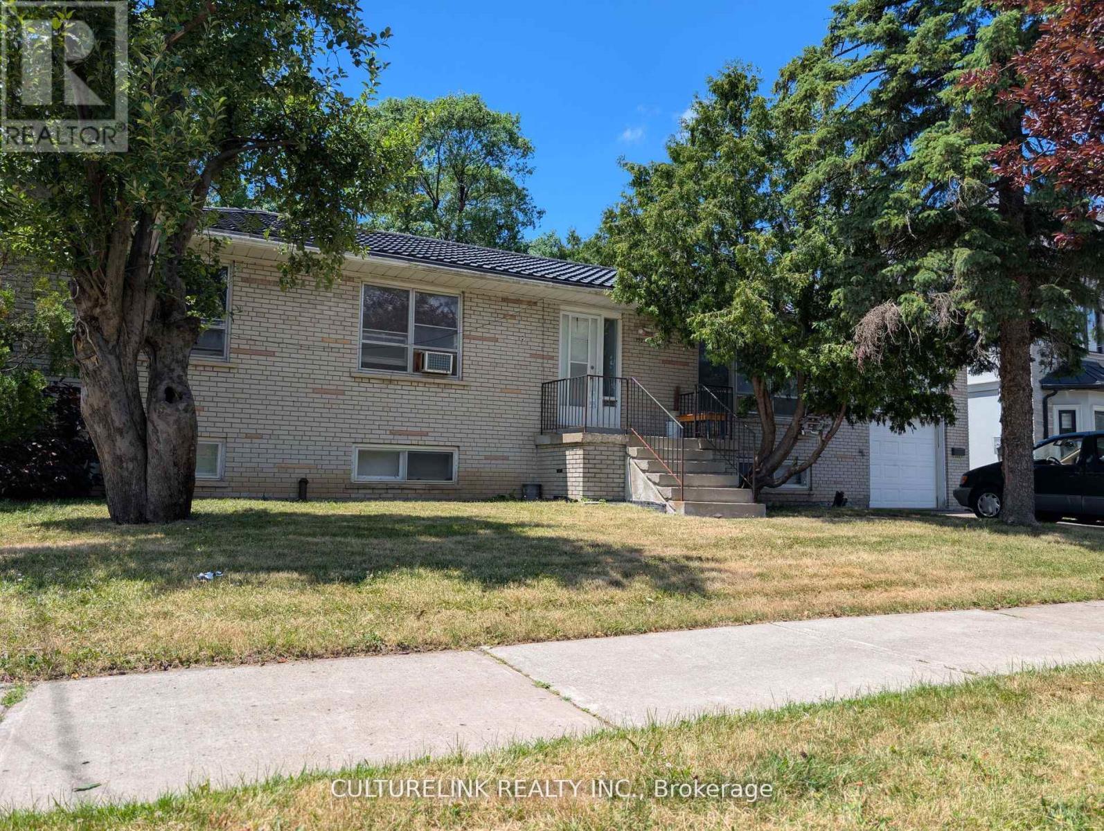 MAIN FLOOR - 998 WILLOWDALE AVENUE, Toronto, Ontario