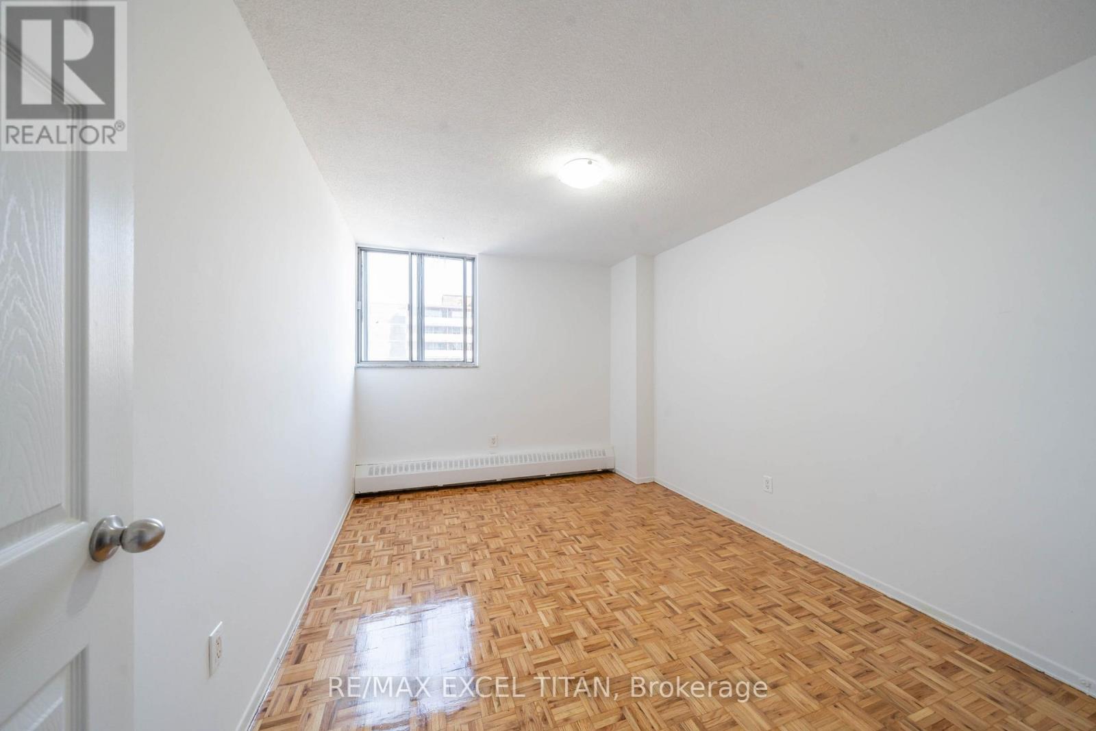 410 - 5 Glamorgan Avenue, Toronto, Ontario M1P 4P1 - Photo 2 - E13528904
