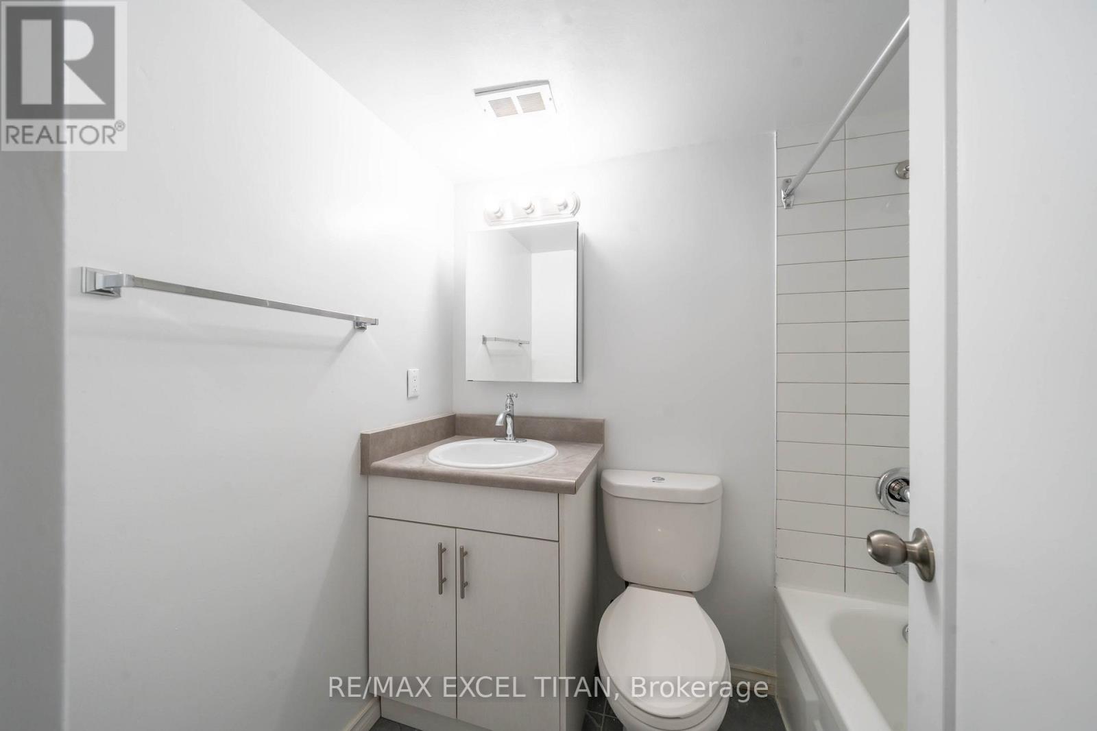 301 - 5 Glamorgan Avenue, Toronto, Ontario M1P 4P1 - Photo 10 - E13528910
