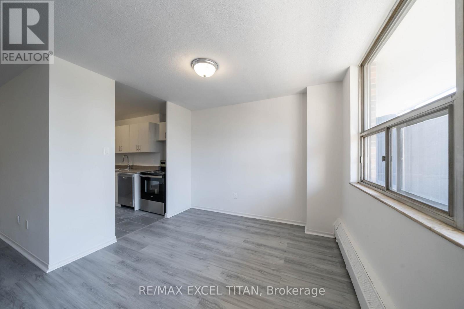 301 - 5 Glamorgan Avenue, Toronto, Ontario M1P 4P1 - Photo 4 - E13528910