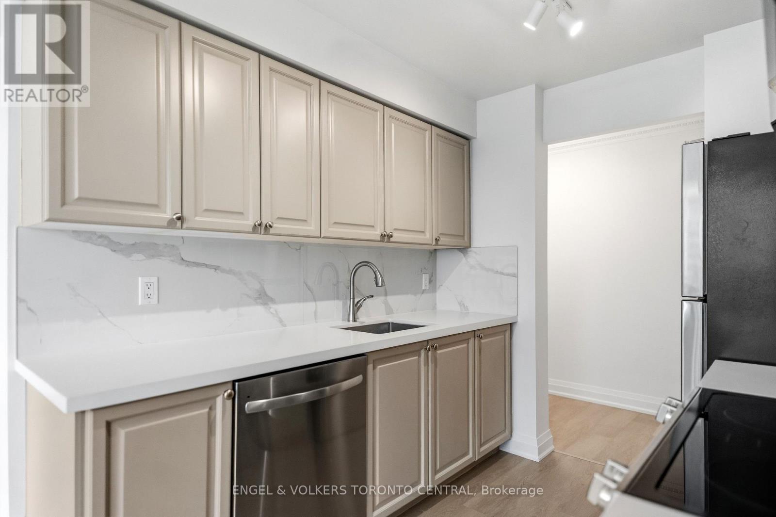 1603 - 61 Town Centre Court, Toronto, Ontario M1P 5C5 - Photo 3 - E13528954