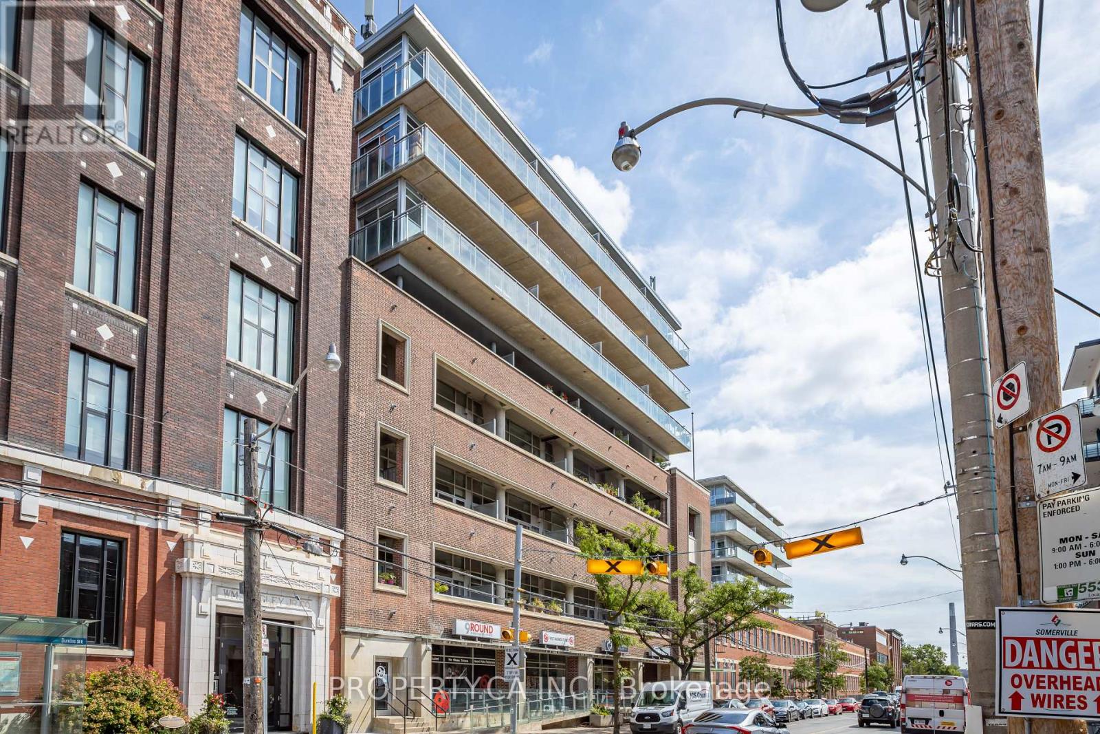 325 - 233 CARLAW AVENUE