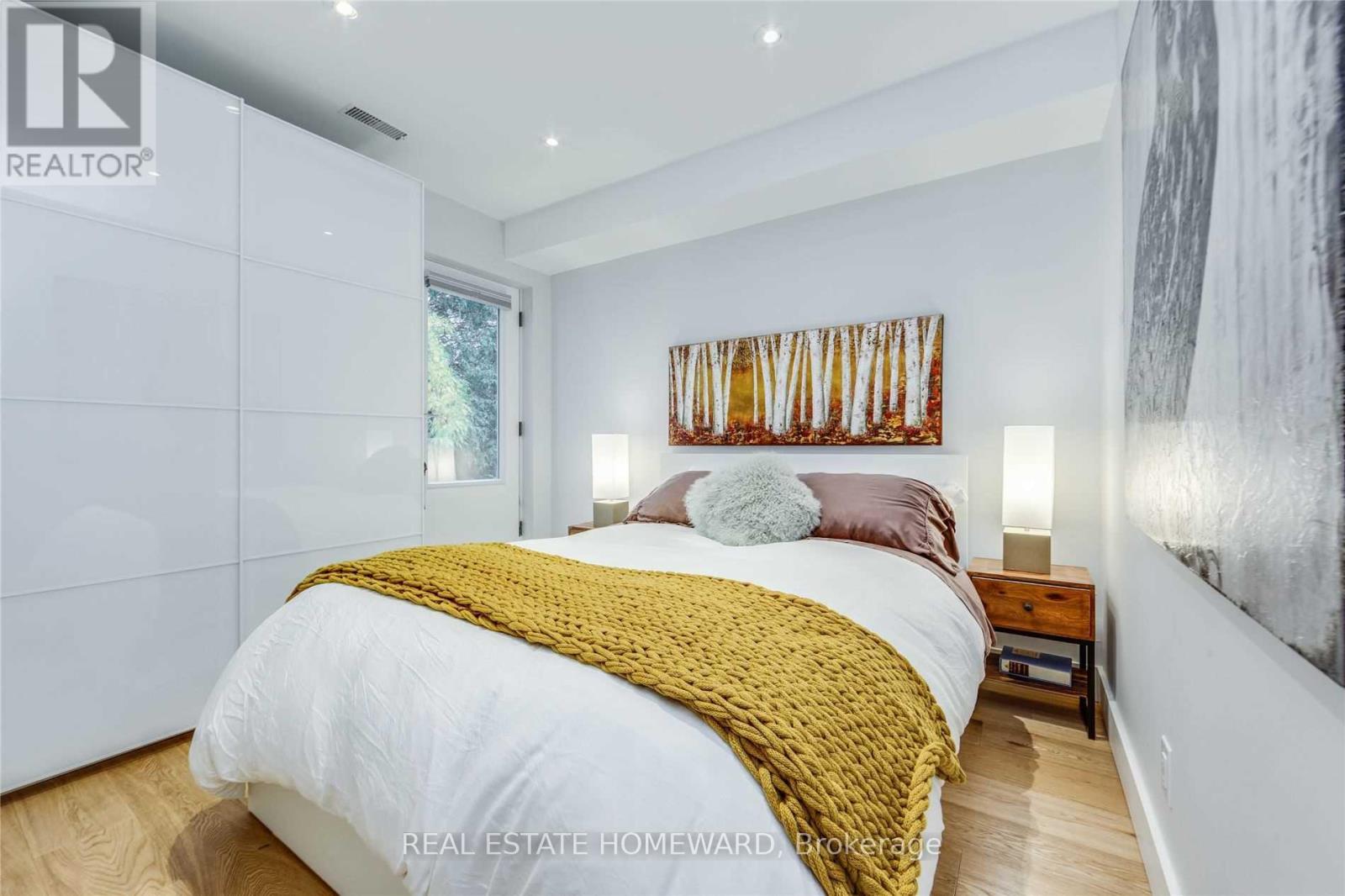 Upper - 185 Strathmore Boulevard, Toronto, Ontario M4J 1P4 - Photo 10 - E13529040