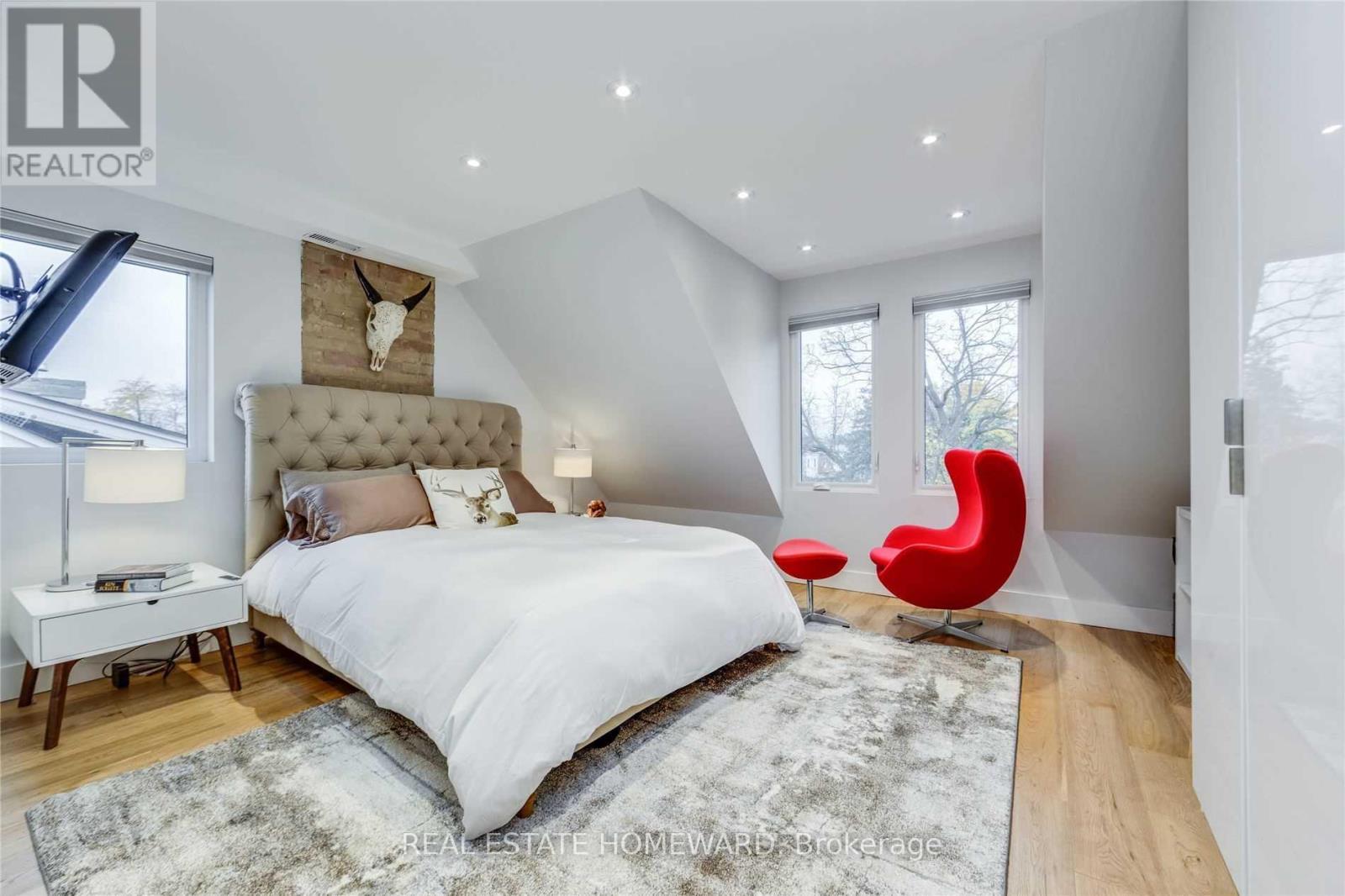 Upper - 185 Strathmore Boulevard, Toronto, Ontario M4J 1P4 - Photo 12 - E13529040