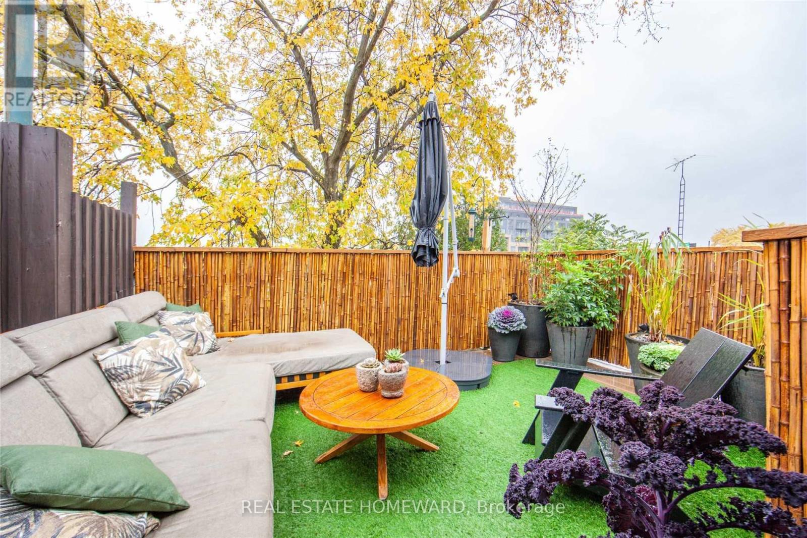 Upper - 185 Strathmore Boulevard, Toronto, Ontario M4J 1P4 - Photo 16 - E13529040