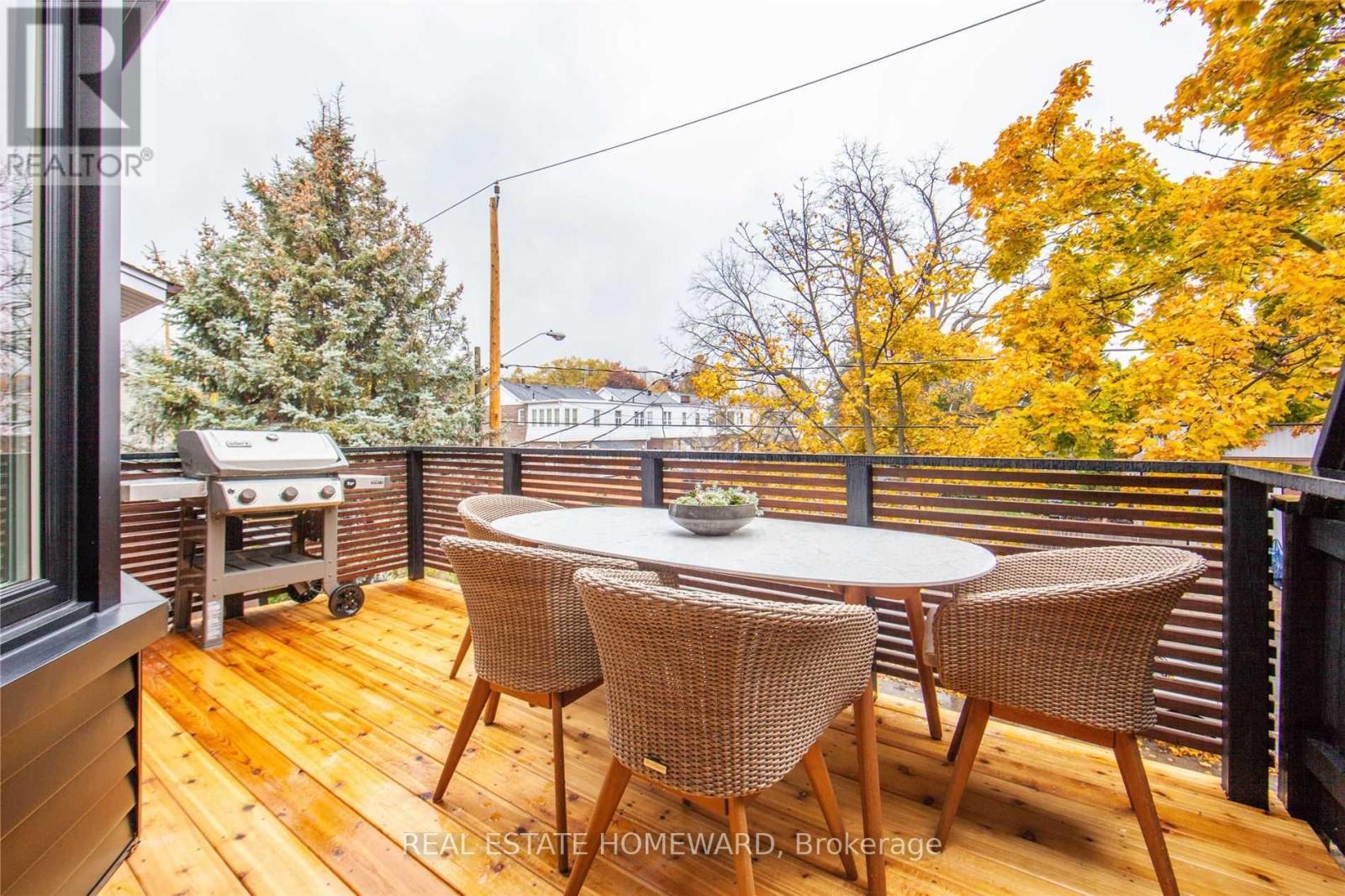 Upper - 185 Strathmore Boulevard, Toronto, Ontario M4J 1P4 - Photo 7 - E13529040