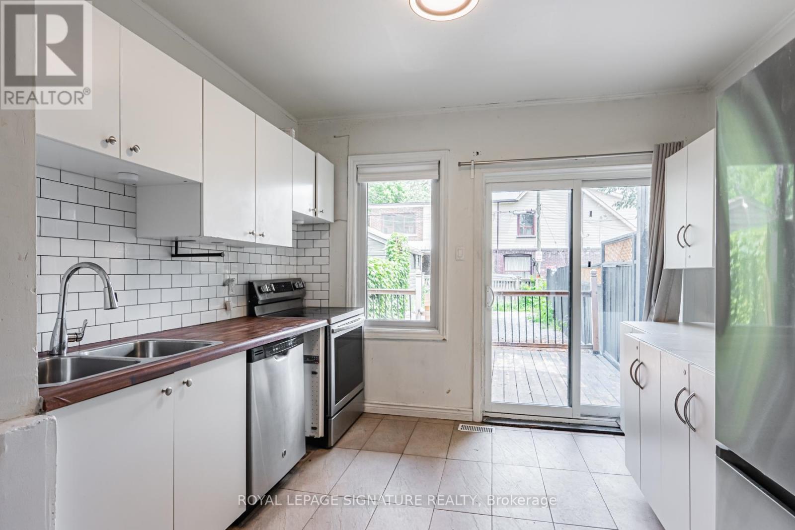 573 Coxwell Avenue, Toronto, Ontario M4C 3B5 - Photo 10 - E13529116