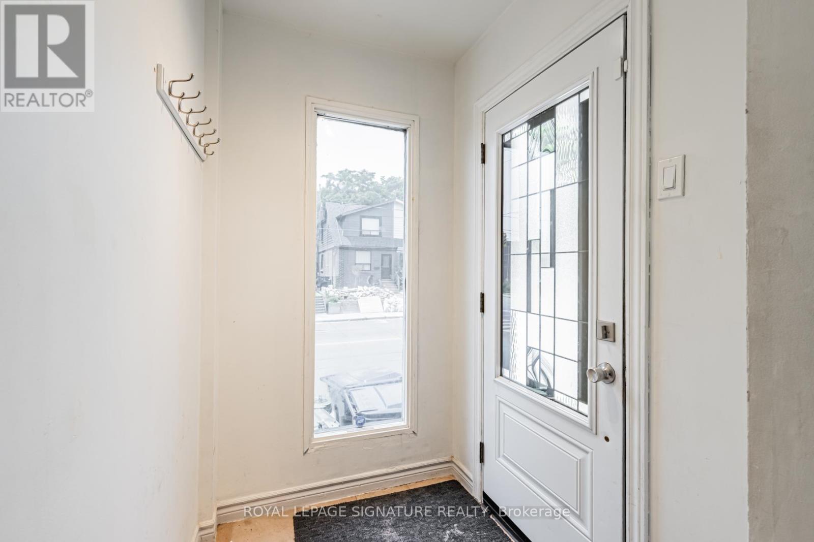 573 Coxwell Avenue, Toronto, Ontario M4C 3B5 - Photo 2 - E13529116