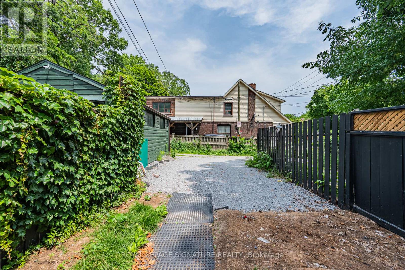 573 Coxwell Avenue, Toronto, Ontario M4C 3B5 - Photo 26 - E13529116