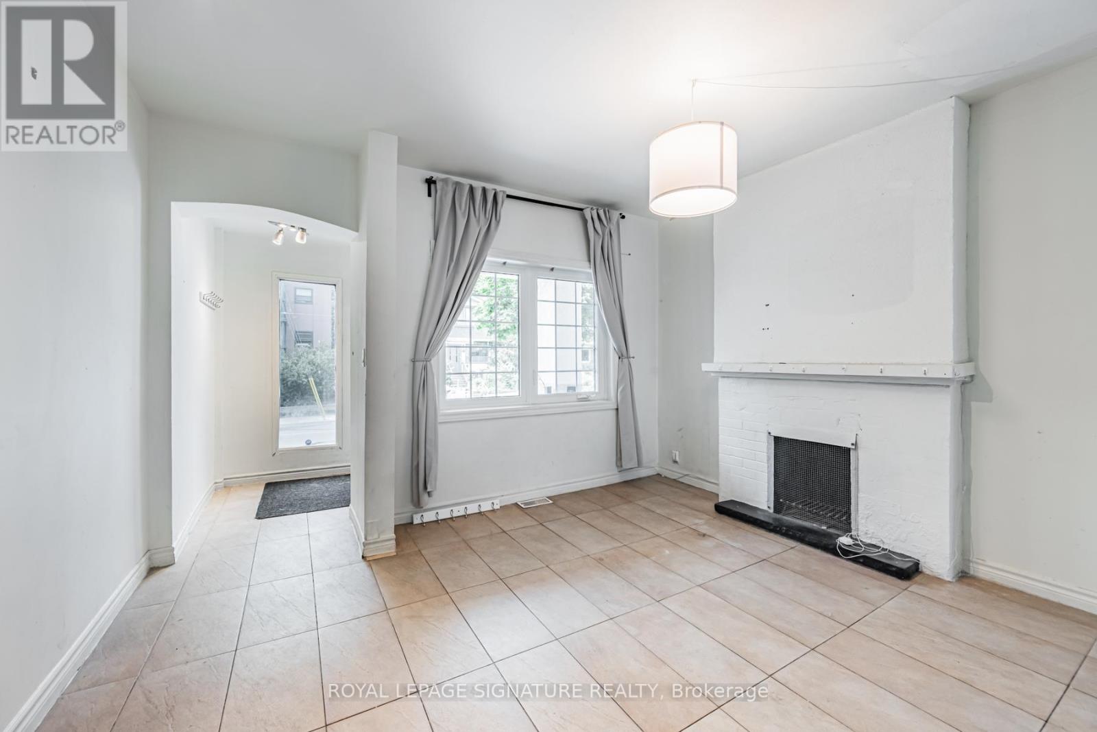 573 Coxwell Avenue, Toronto, Ontario M4C 3B5 - Photo 4 - E13529116