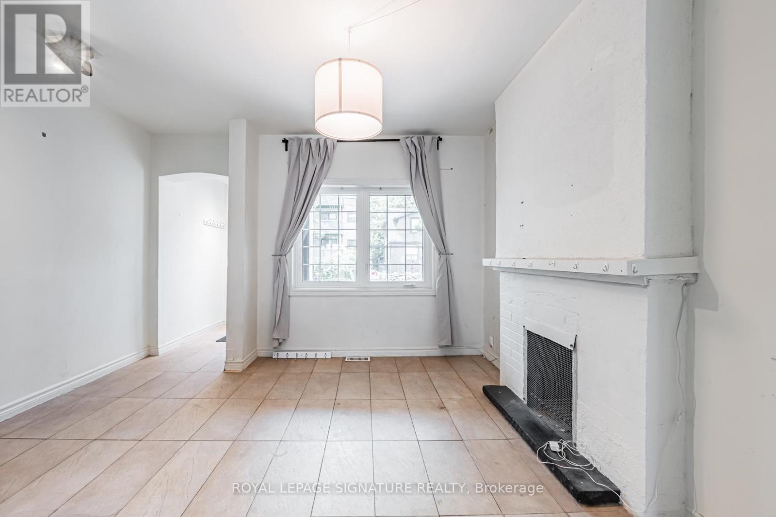 573 Coxwell Avenue, Toronto, Ontario M4C 3B5 - Photo 5 - E13529116