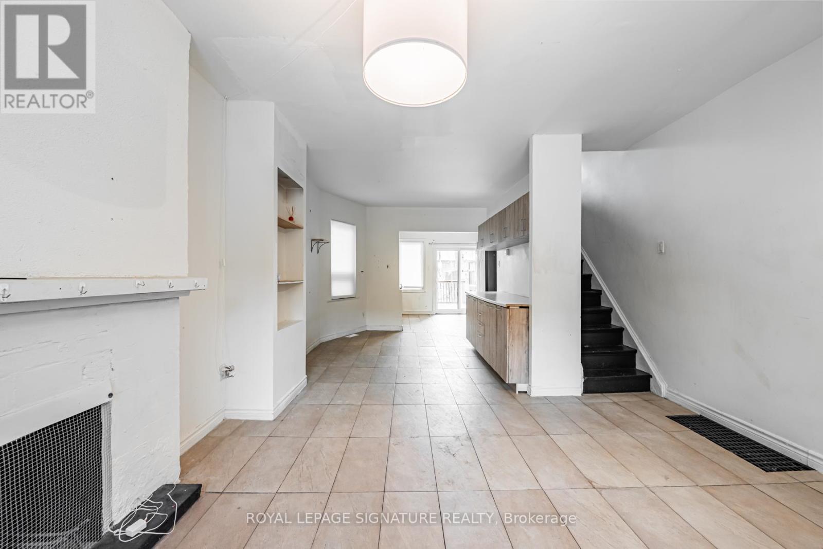 573 Coxwell Avenue, Toronto, Ontario M4C 3B5 - Photo 6 - E13529116