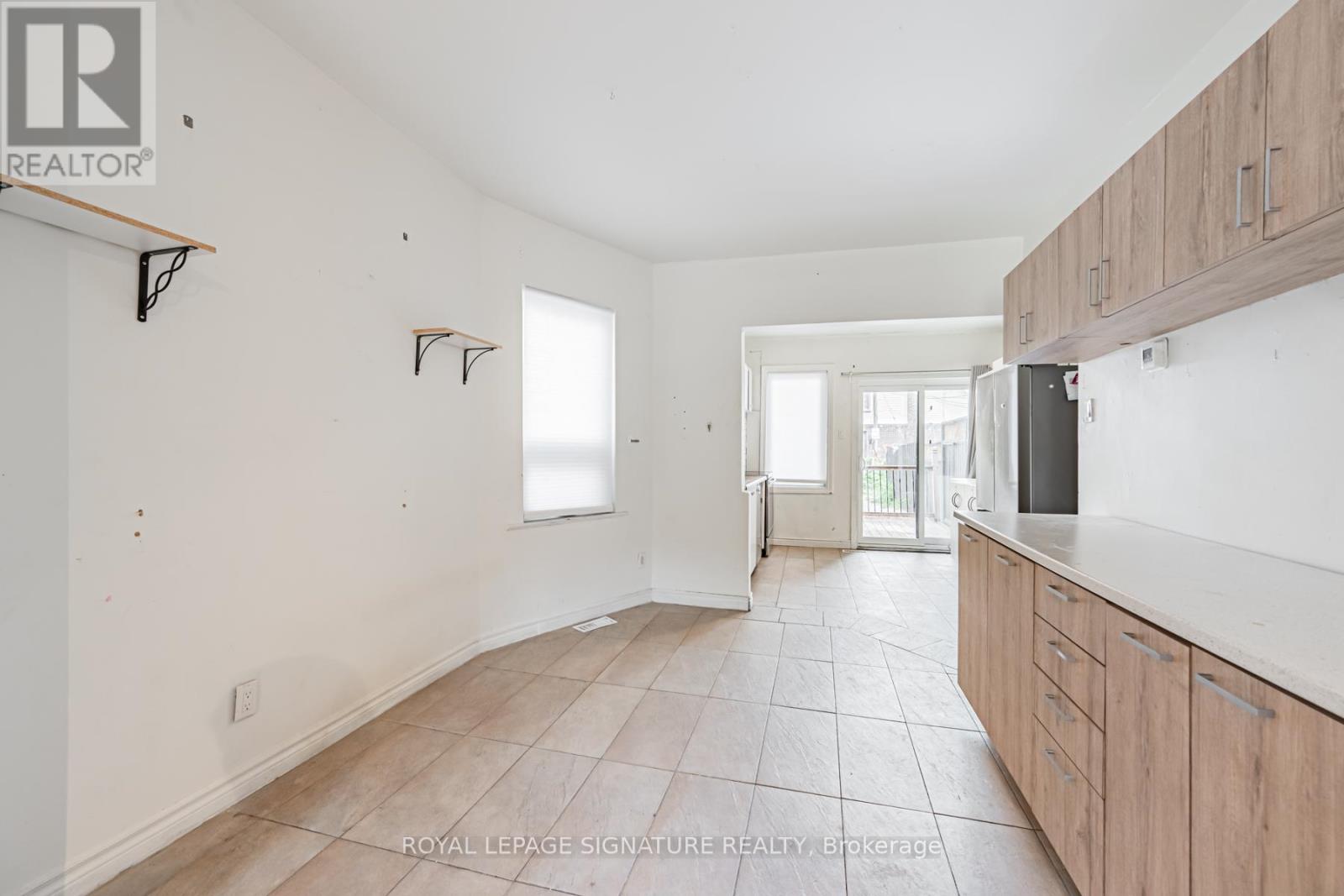 573 Coxwell Avenue, Toronto, Ontario M4C 3B5 - Photo 7 - E13529116