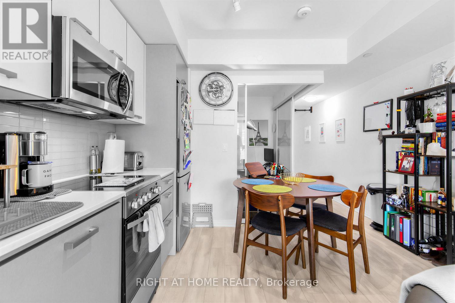 211 - 1630 Queen Street E, Toronto, Ontario M4L 0B3 - Photo 3 - E13529138
