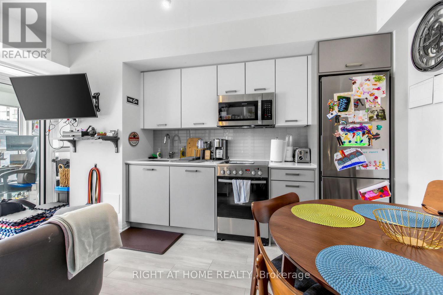 211 - 1630 Queen Street E, Toronto, Ontario M4L 0B3 - Photo 4 - E13529138
