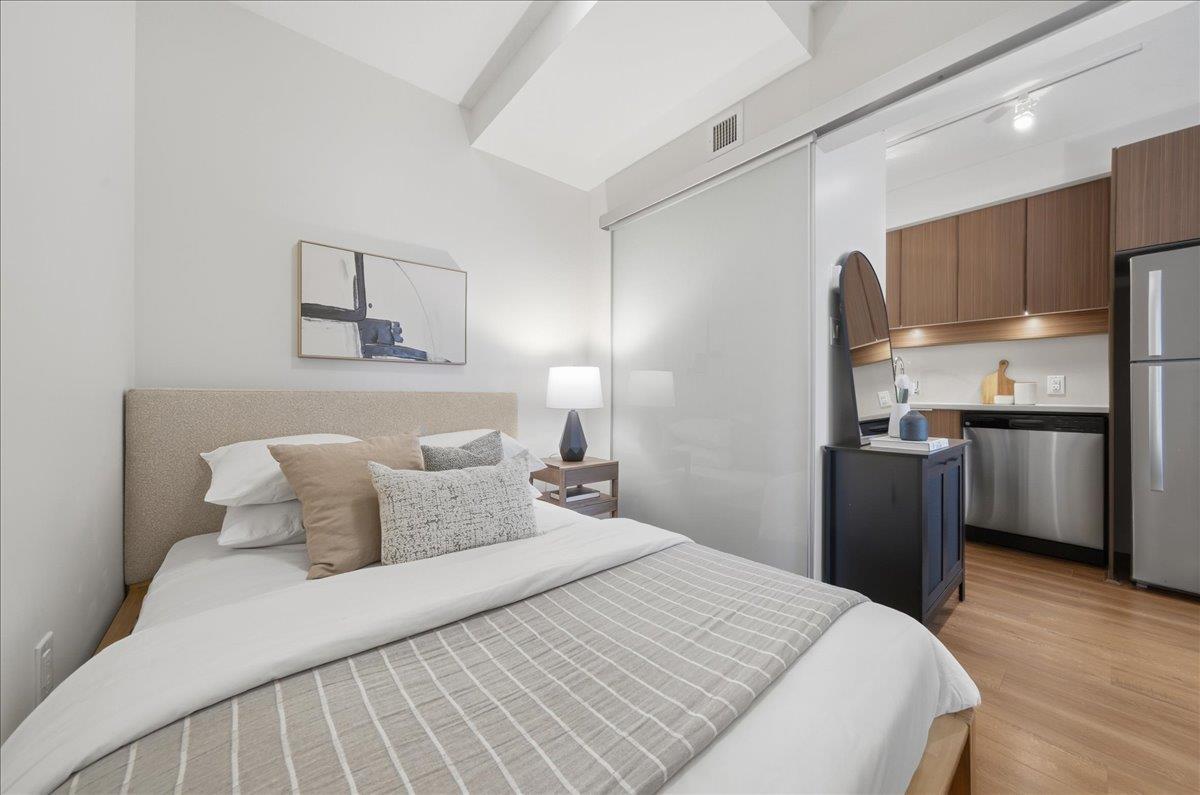 1211 13308 Central Avenue, Surrey, British Columbia  V3T 0M4 - Photo 2 - R3142575
