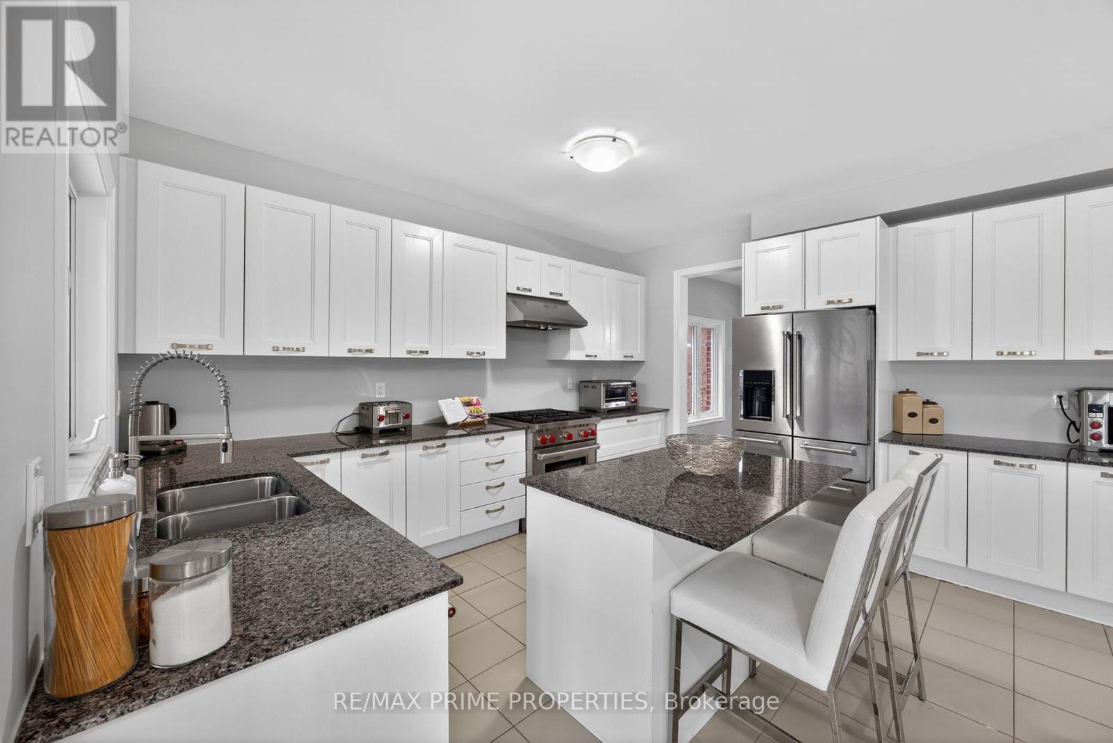 72 Ridge Gate Crescent, East Gwillimbury (Mt Albert), Ontario  L0G 1M0 - Photo 8 - N13528948