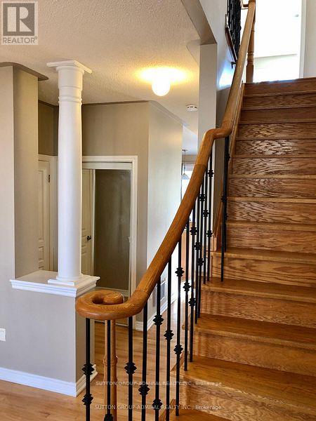 4 Stookes Crescent, Richmond Hill, Ontario  L4E 0J3 - Photo 6 - N13528956