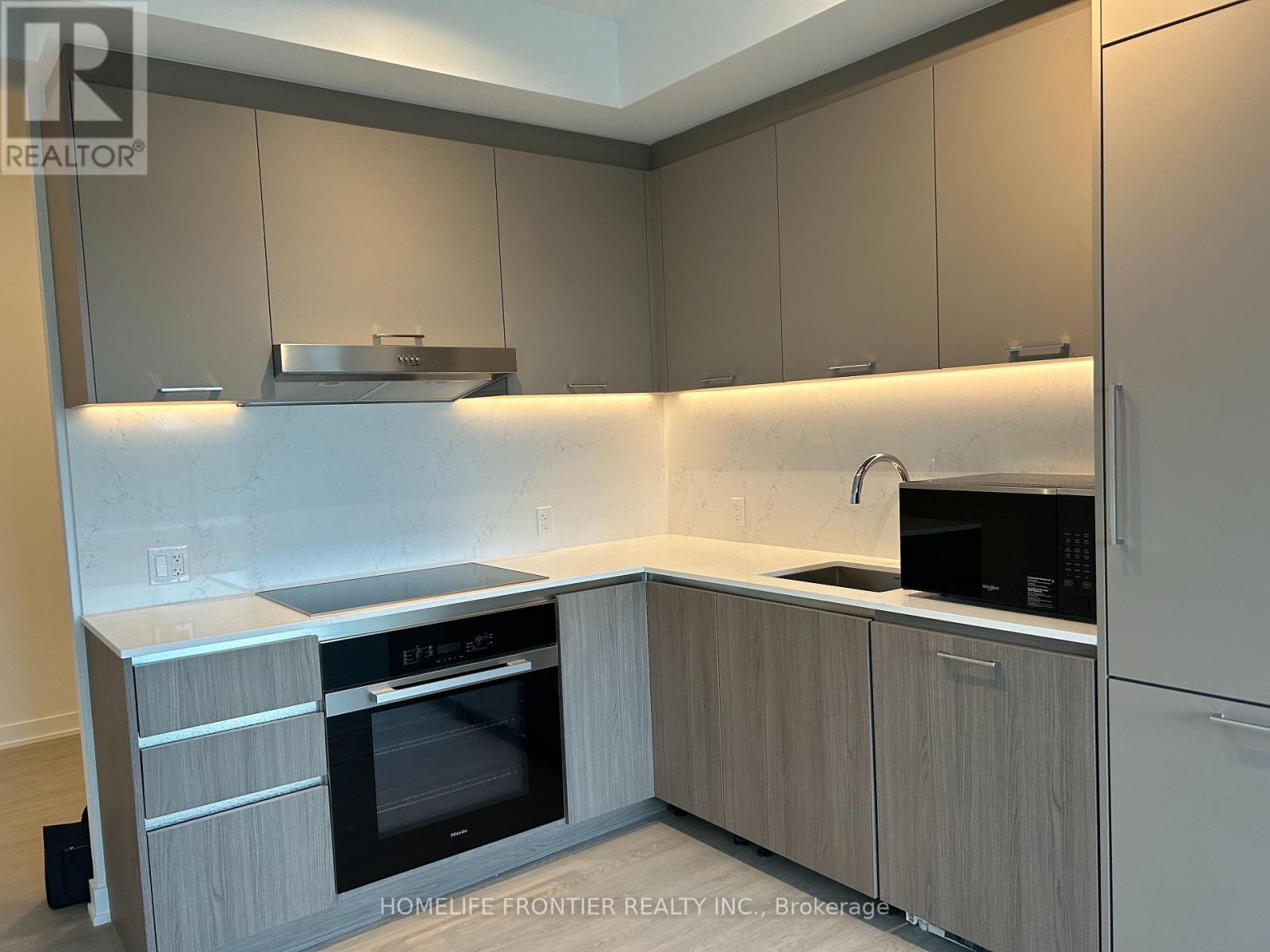 315 - 8188 Yonge Street, Vaughan, Ontario  L4J 1W5 - Photo 3 - N13529016