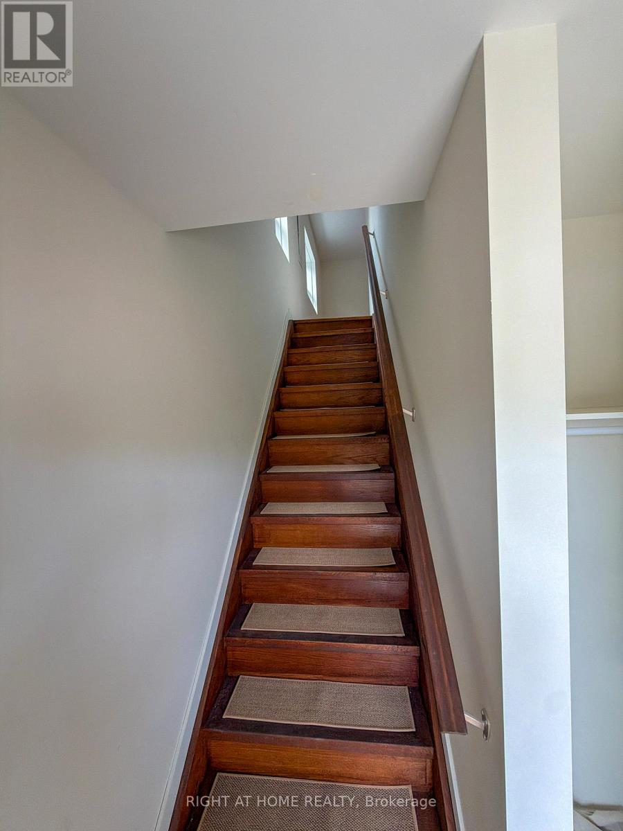 Upper - 300 South Kingsway, Toronto, Ontario M6S 3T9 - Photo 13 - W13419208