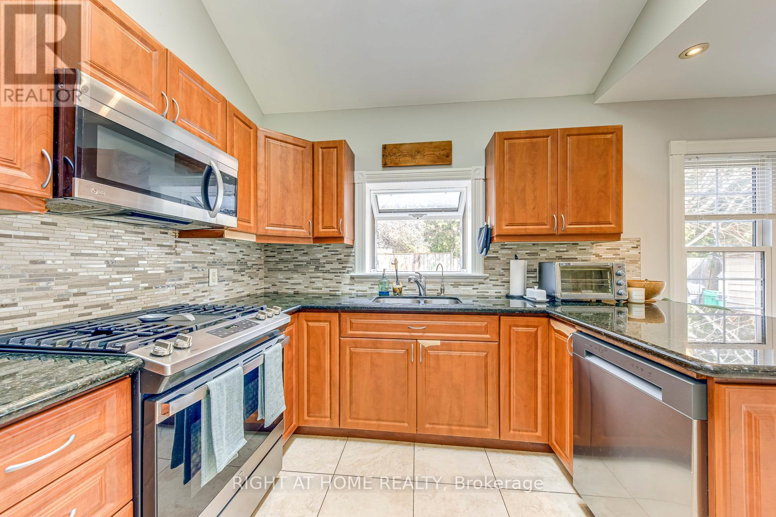 24 Mill Street N, Brampton, Ontario  L6X 1S6 - Photo 18 - W13528970