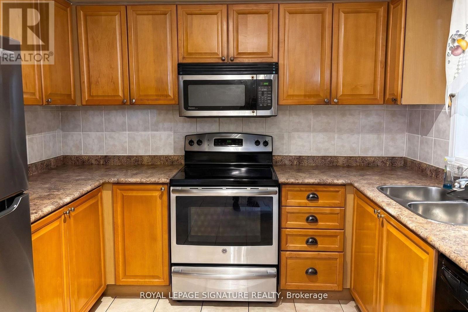 (Main) - 27 Roadmaster Lane, Brampton, Ontario  L7A 3A9 - Photo 4 - W13529166