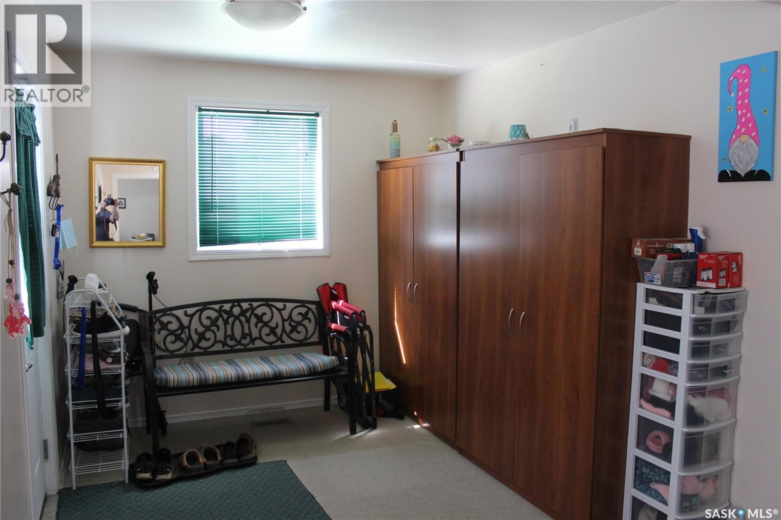 213 Westman Street, Midale, Saskatchewan  S0C 1S0 - Photo 14 - SK041637