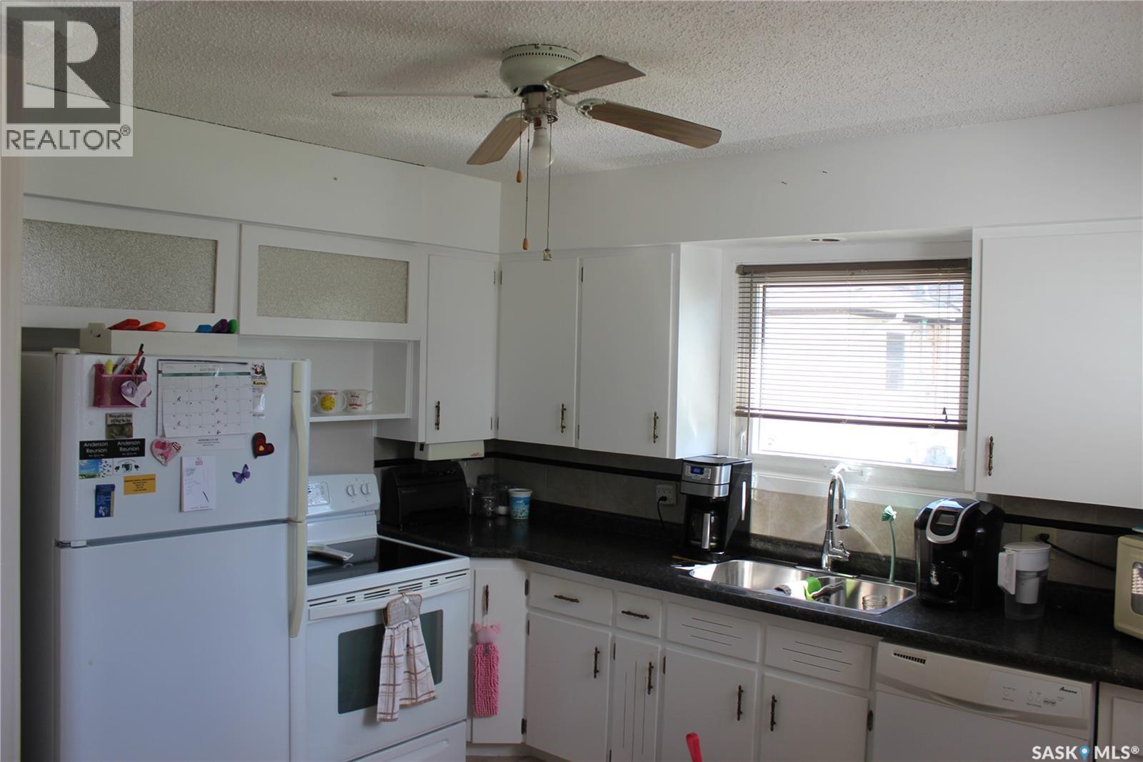 213 Westman Street, Midale, Saskatchewan  S0C 1S0 - Photo 4 - SK041637