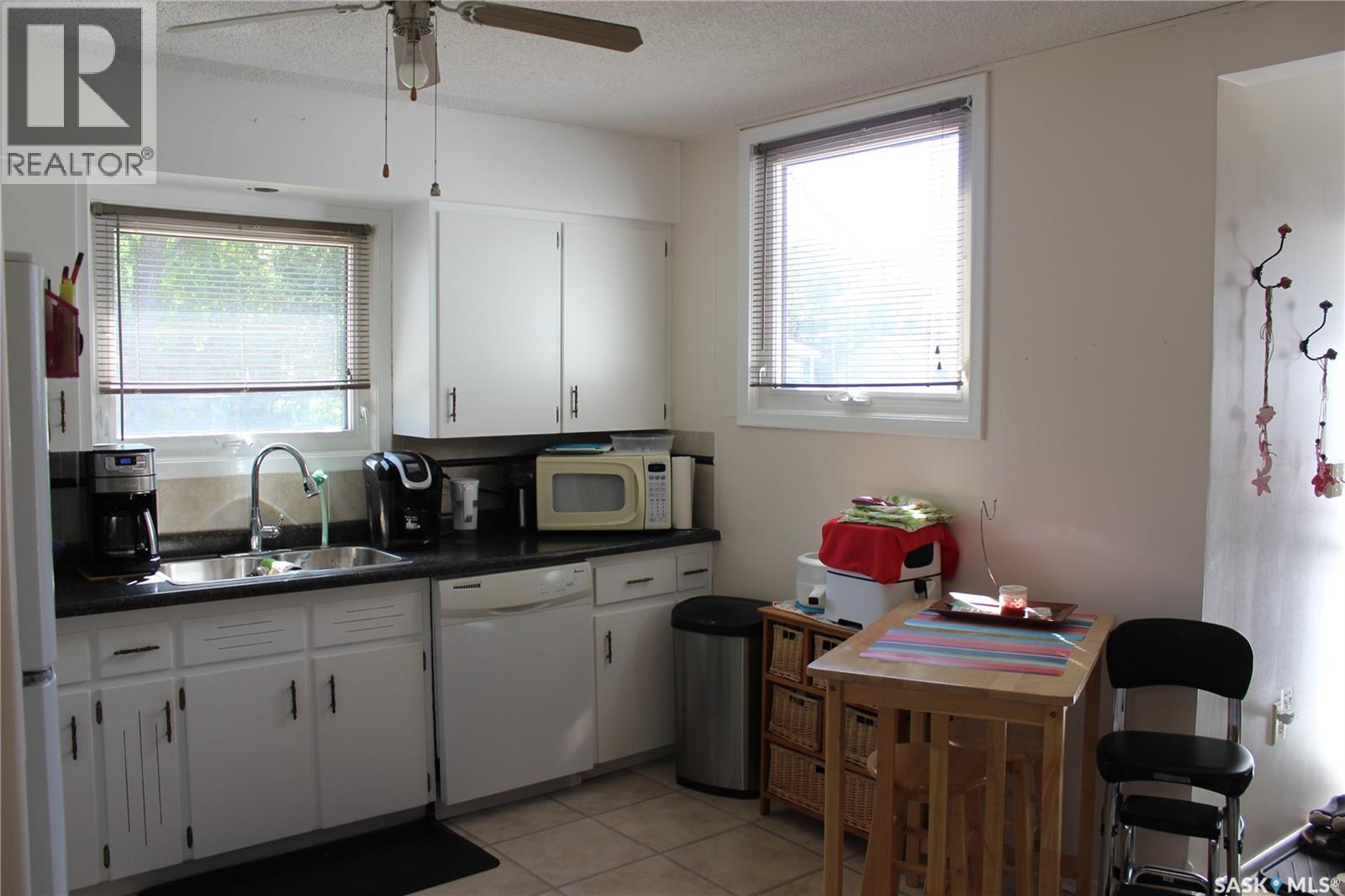 213 Westman Street, Midale, Saskatchewan  S0C 1S0 - Photo 5 - SK041637