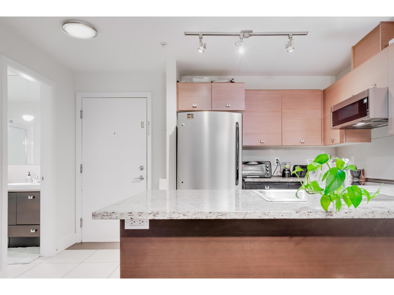 214 6688 120 STREET, surrey, British Columbia