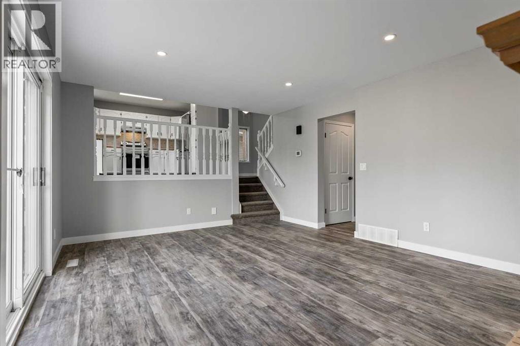 266 Shawnessy Drive SW, Calgary, Alberta  T2Y 1M5 - Photo 10 - A2324670