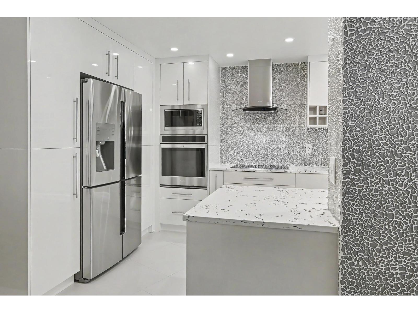 208 1765 Martin Drive, Surrey, British Columbia  V4A 9T6 - Photo 6 - R3142798