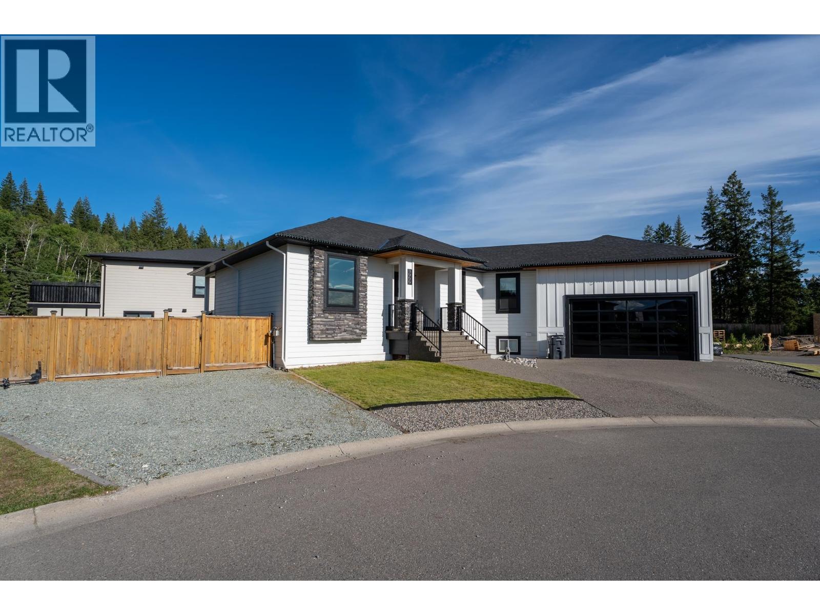 3955 Larisa Court, Prince George, British Columbia  V2K 0B1 - Photo 2 - R3143116