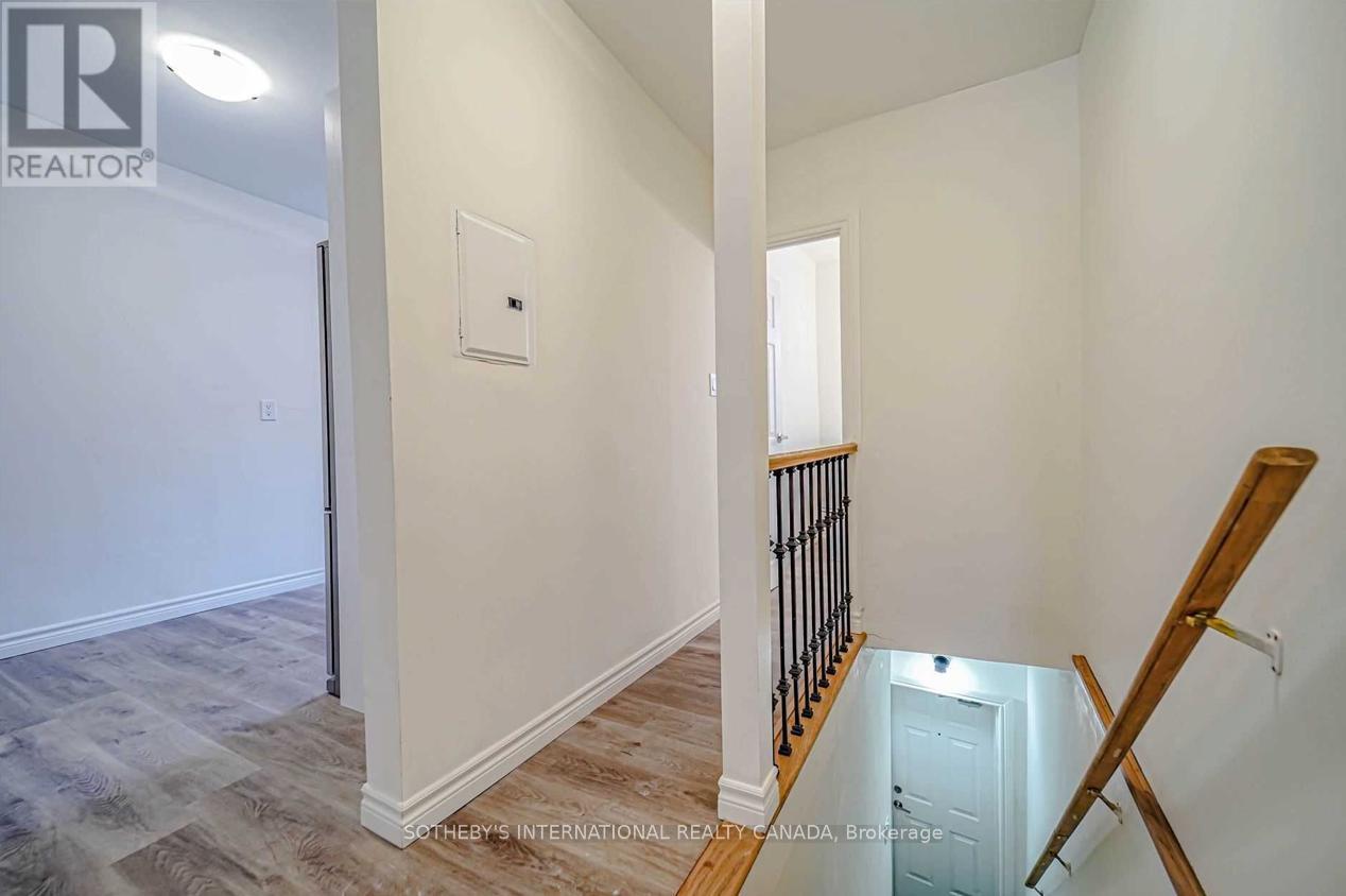 Upper - 843 Danforth Avenue, Toronto, Ontario  M4J 1L2 - Photo 12 - E13009076
