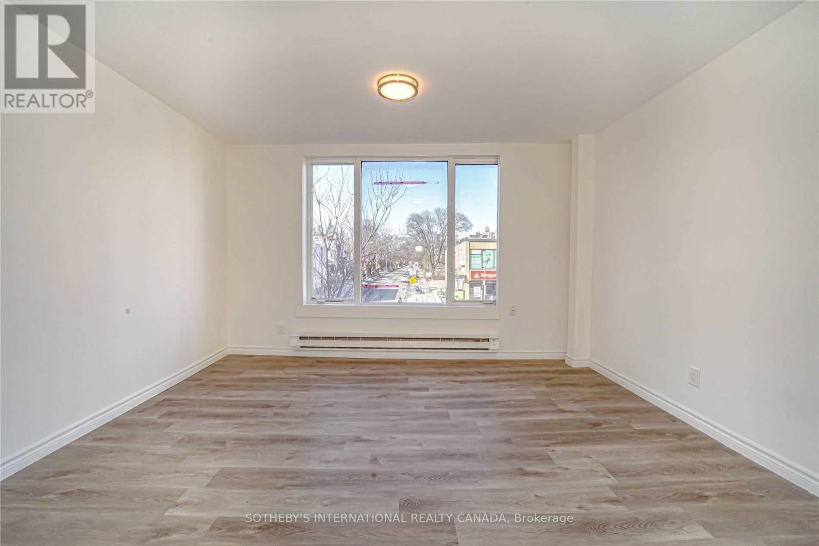 Upper - 843 Danforth Avenue, Toronto, Ontario  M4J 1L2 - Photo 2 - E13009076