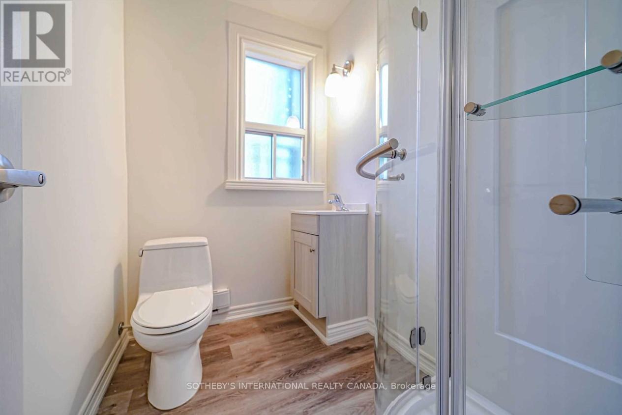 Upper - 843 Danforth Avenue, Toronto, Ontario  M4J 1L2 - Photo 13 - E13009076