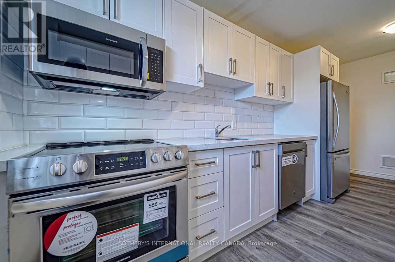 Upper - 843 Danforth Avenue, Toronto, Ontario  M4J 1L2 - Photo 16 - E13009076