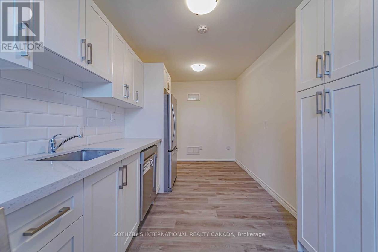 Upper - 843 Danforth Avenue, Toronto, Ontario  M4J 1L2 - Photo 17 - E13009076