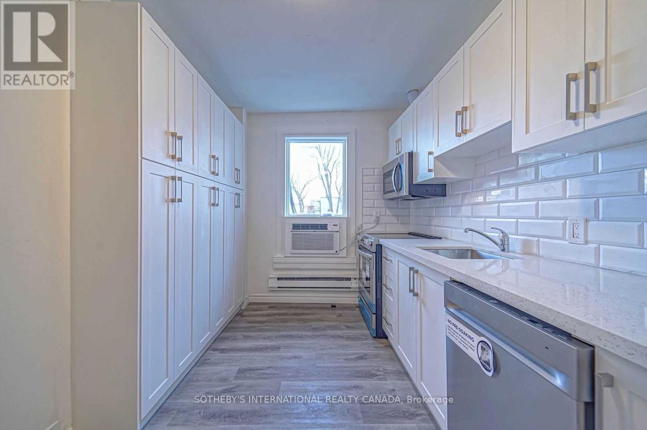 UPPER - 843 DANFORTH AVENUE, Toronto, Ontario