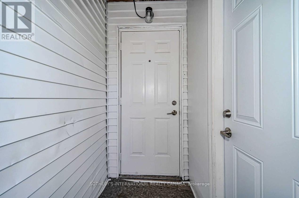 Upper - 843 Danforth Avenue, Toronto, Ontario  M4J 1L2 - Photo 9 - E13009076