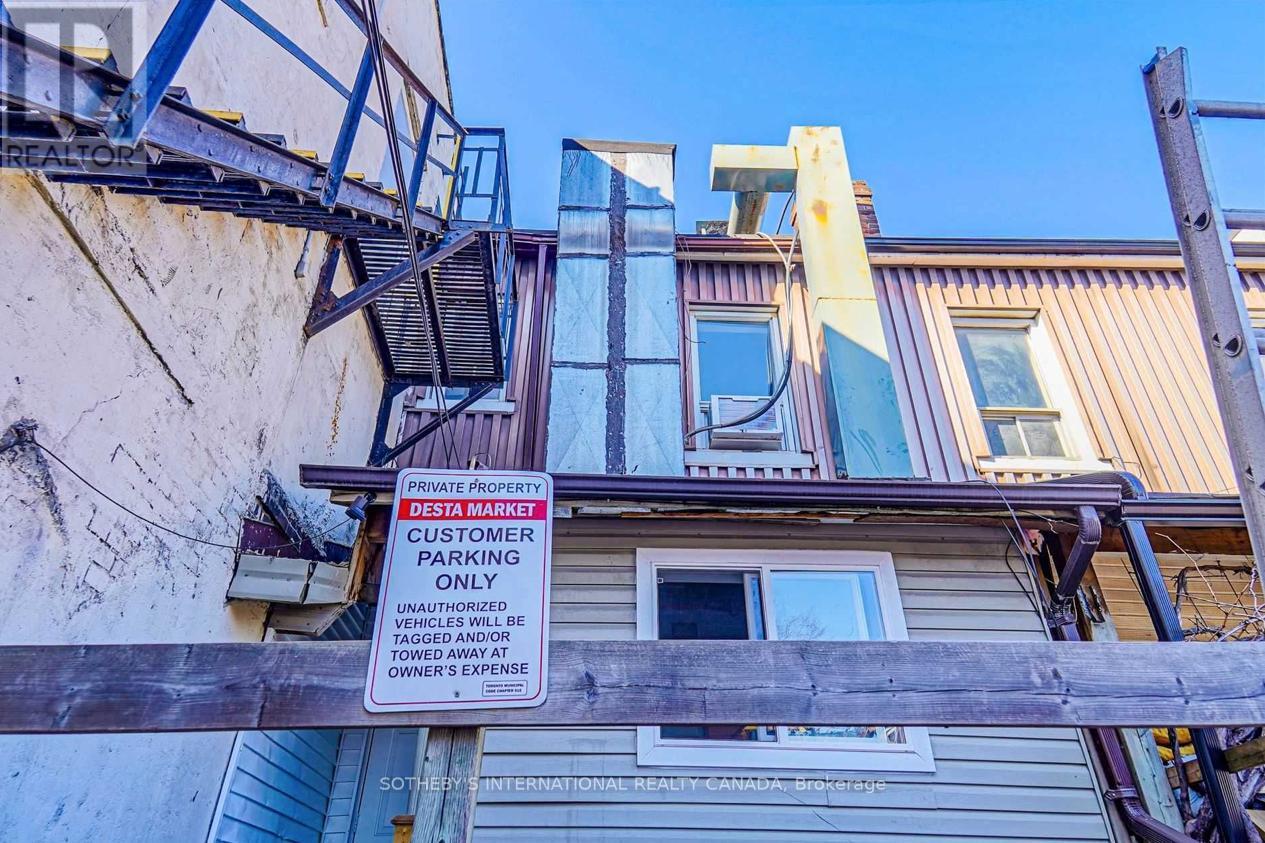 Upper - 843 Danforth Avenue, Toronto, Ontario  M4J 1L2 - Photo 25 - E13009076