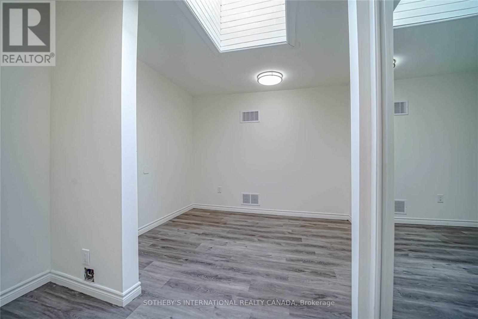 Upper - 843 Danforth Avenue, Toronto, Ontario  M4J 1L2 - Photo 3 - E13009076