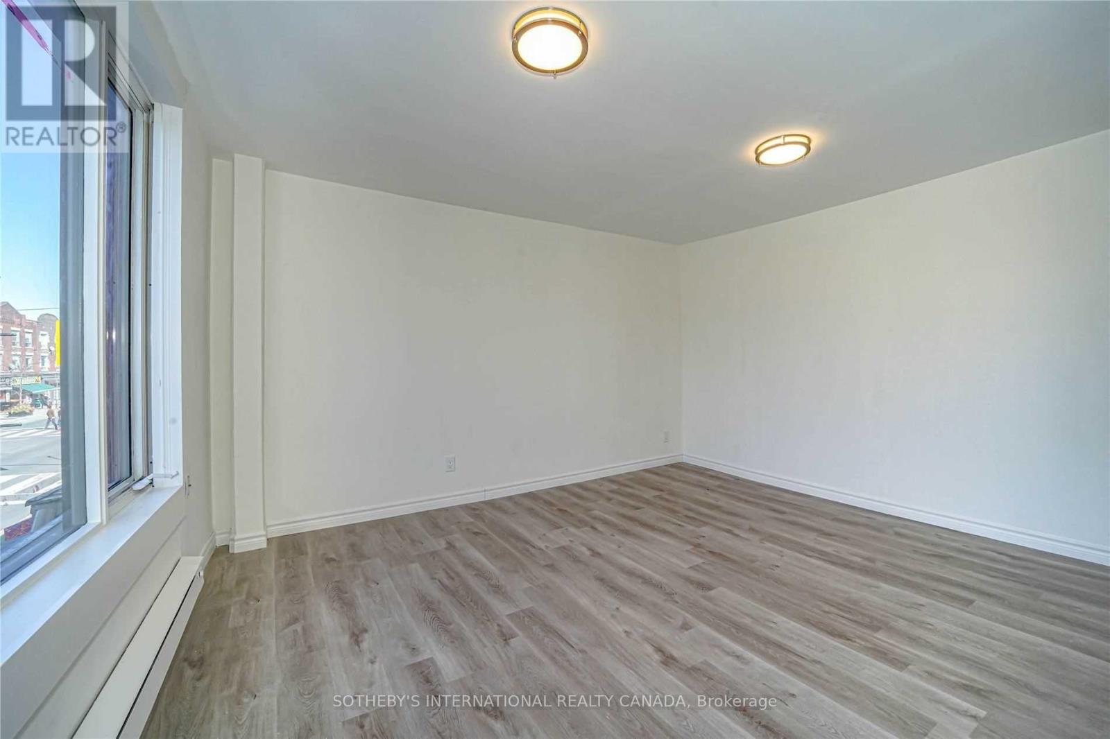 Upper - 843 Danforth Avenue, Toronto, Ontario  M4J 1L2 - Photo 6 - E13009076