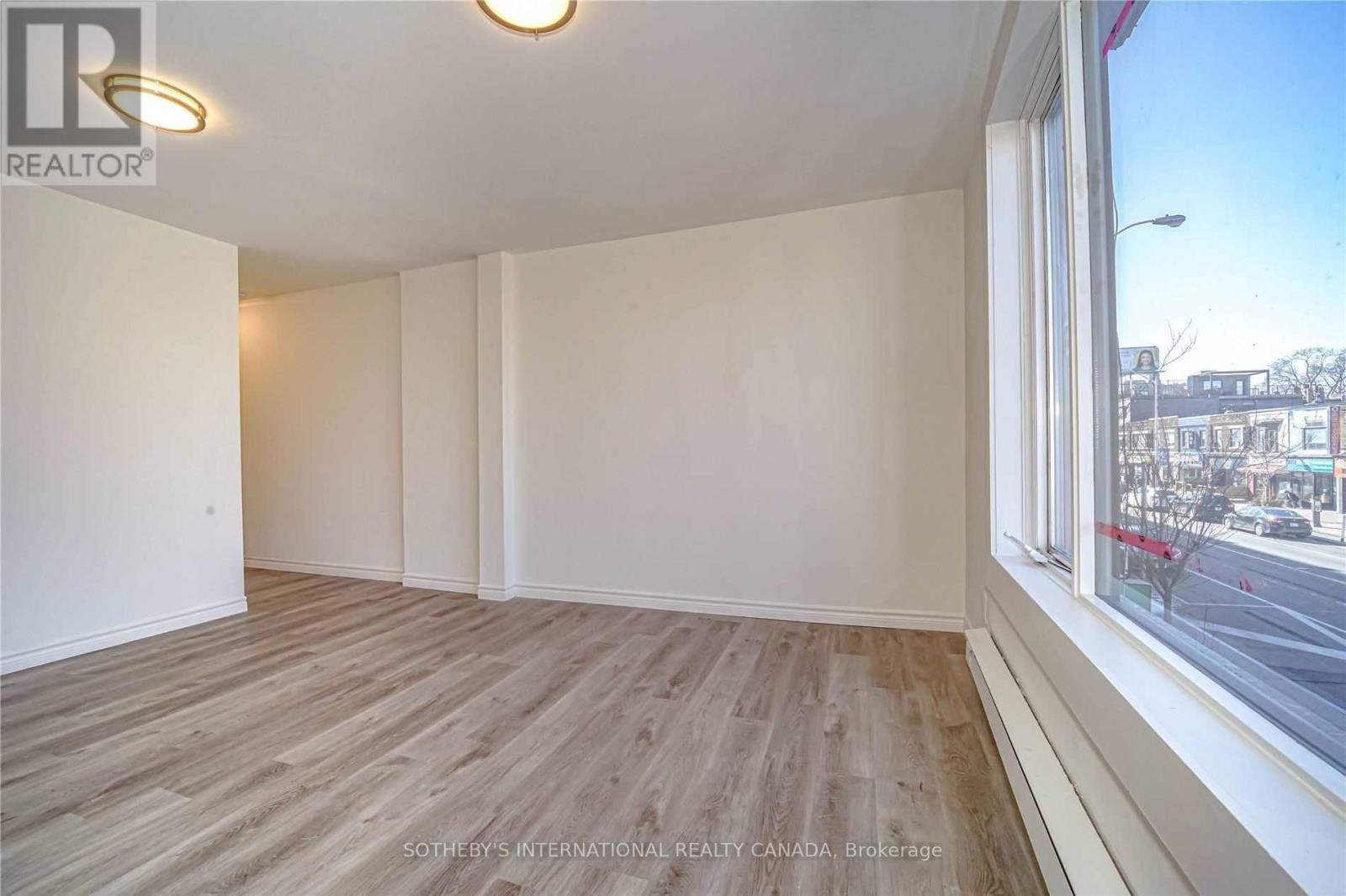 Upper - 843 Danforth Avenue, Toronto, Ontario  M4J 1L2 - Photo 7 - E13009076