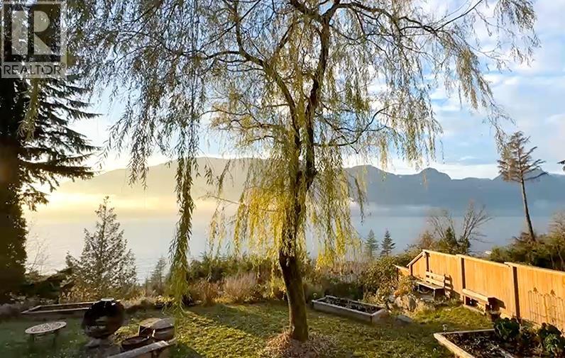 615 SHAUGHNESSY PLACE, Britannia Beach, British Columbia
