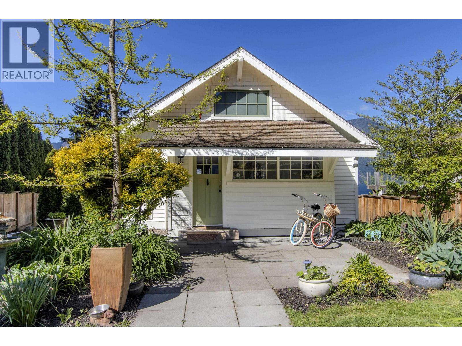 615 Shaughnessy Place, Britannia Beach, British Columbia  V8B 1J1 - Photo 2 - R3143053