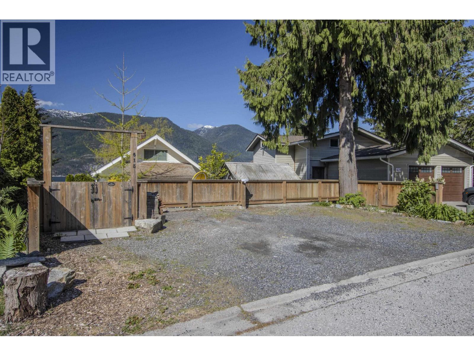615 Shaughnessy Place, Britannia Beach, British Columbia  V8B 1J1 - Photo 37 - R3143053