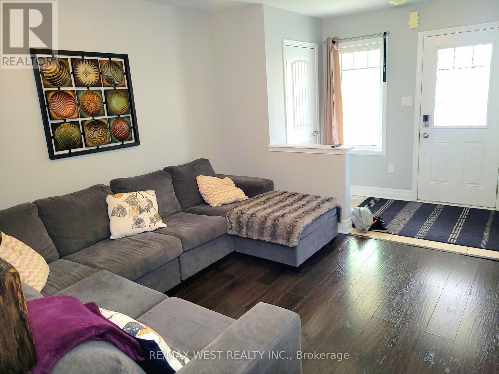 Main And Second Floor - 60 Quillberry Close E, Brampton, Ontario  L7S 0A8 - Photo 6 - W13521812